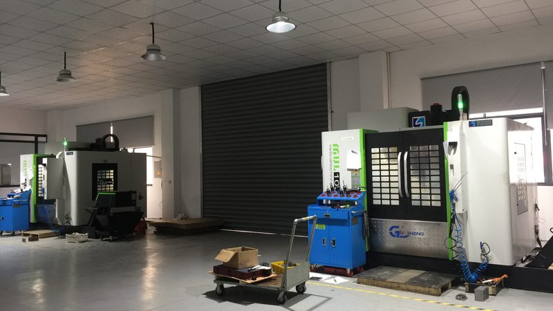 小型汽车精密模具定制：如何确保精度与效率？**